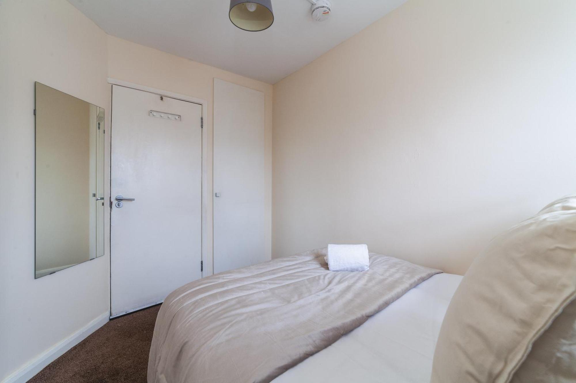 1 Double Available In Lovely Acton Duplex - 5 Minutes From Elizabeth Line & Close To Heathrow Appartamento Londra