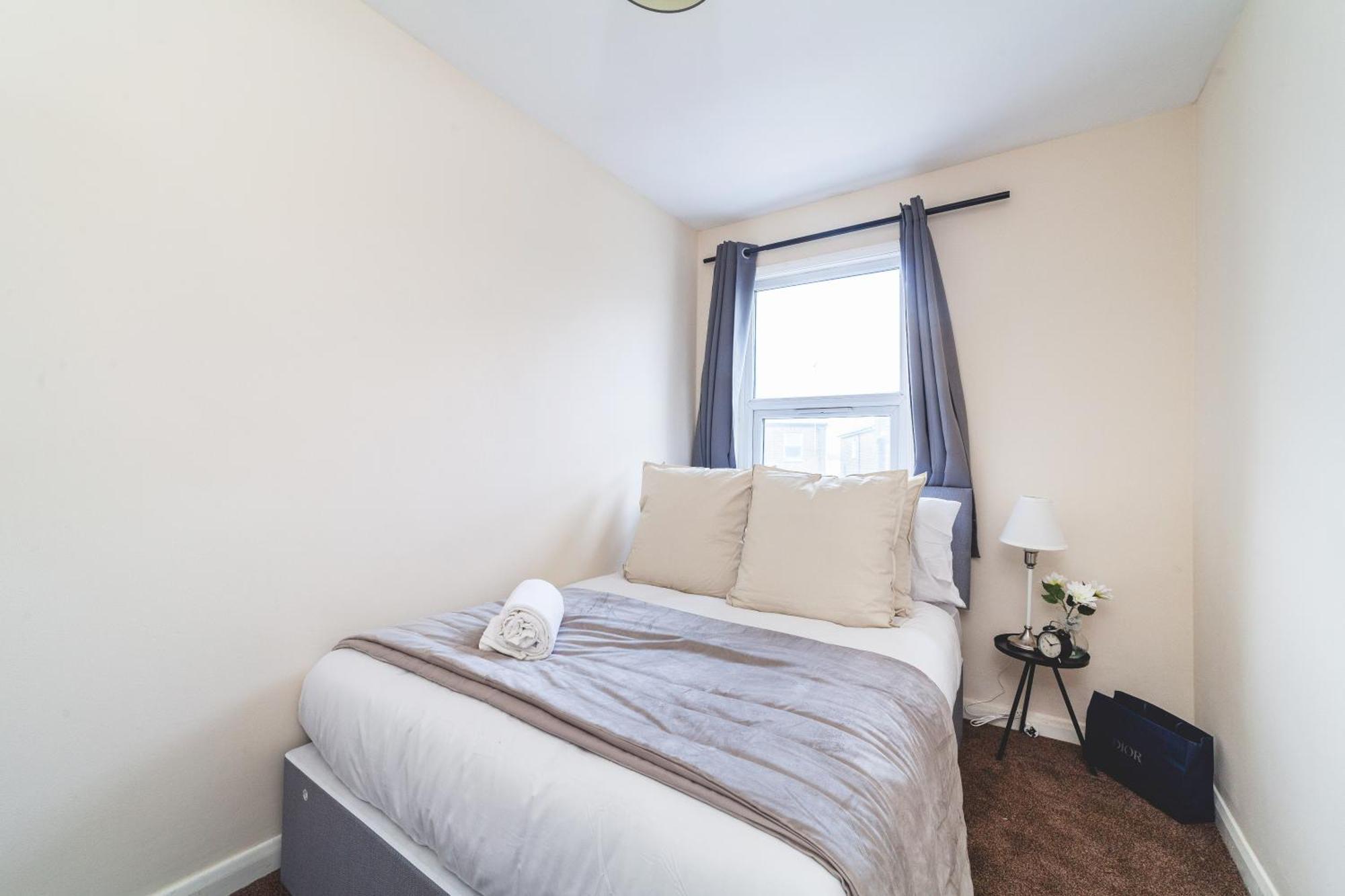 1 Double Available In Lovely Acton Duplex - 5 Minutes From Elizabeth Line & Close To Heathrow * Londra