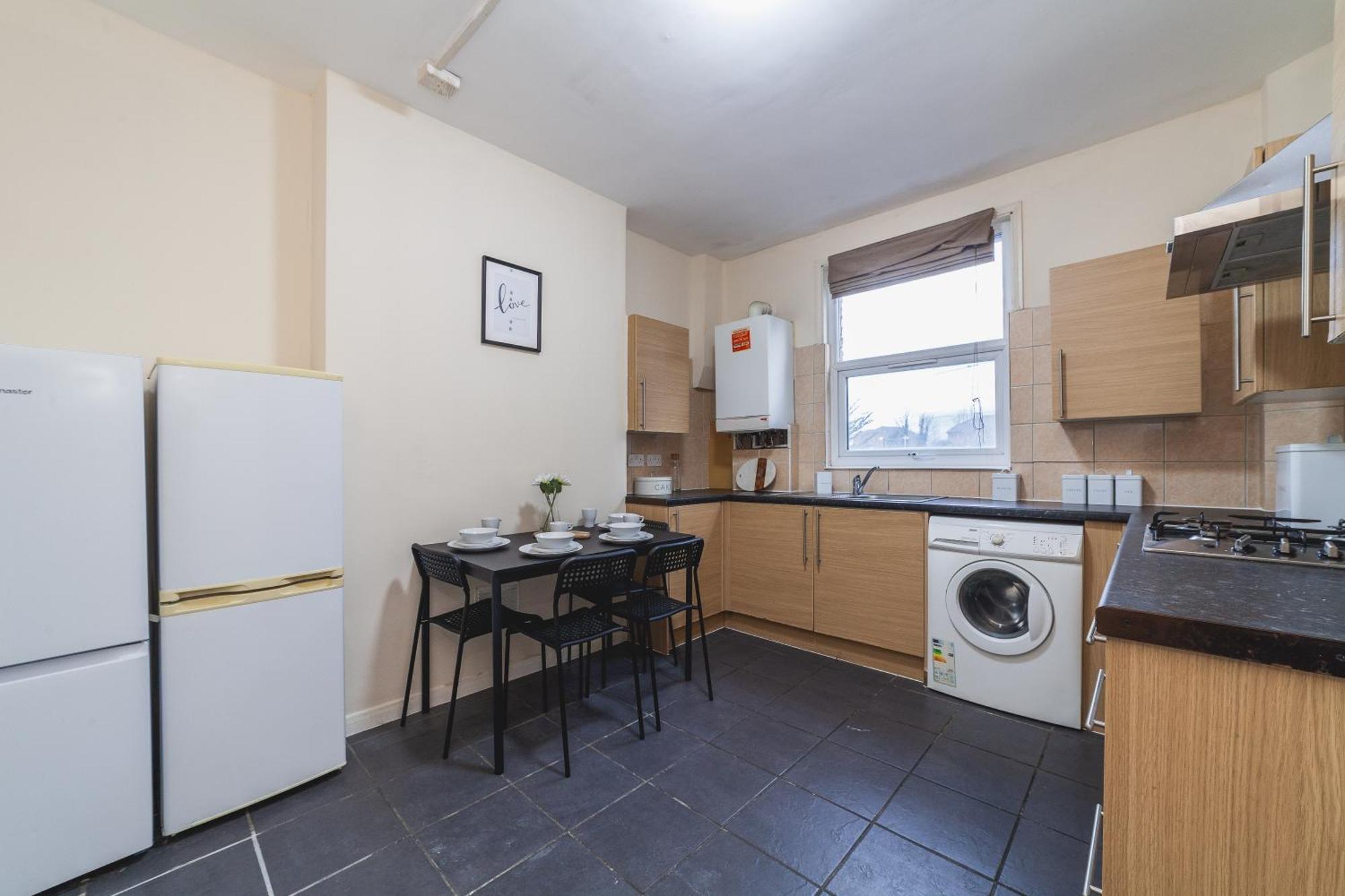 1 Double Available In Lovely Acton Duplex - 5 Minutes From Elizabeth Line & Close To Heathrow Appartamento *