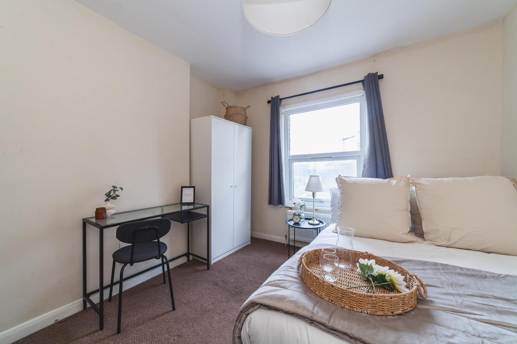 1 Double Available In Lovely Acton Duplex - 5 Minutes From Elizabeth Line & Close To Heathrow Appartamento Londra