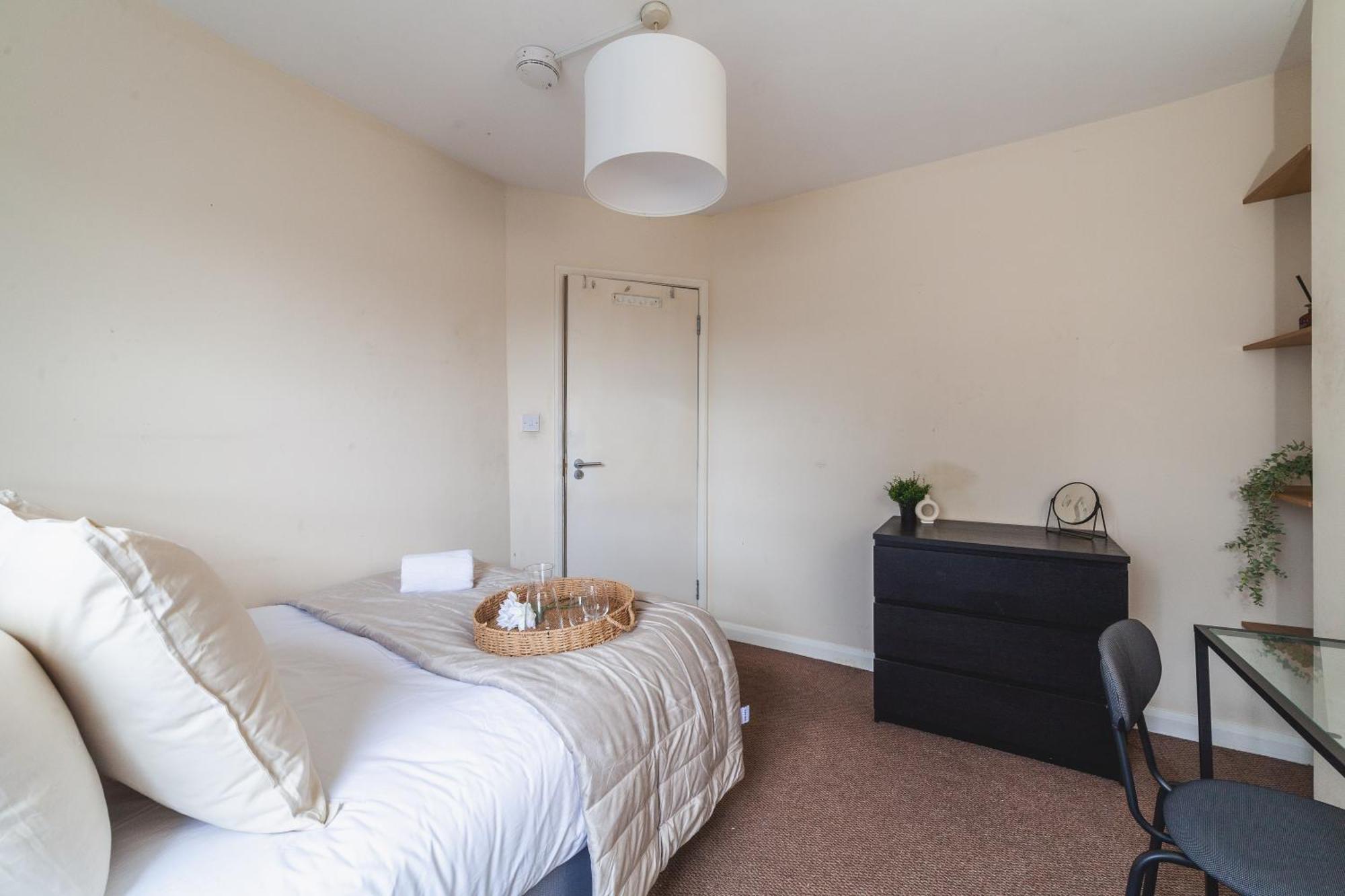 1 Double Available In Lovely Acton Duplex - 5 Minutes From Elizabeth Line & Close To Heathrow Londra