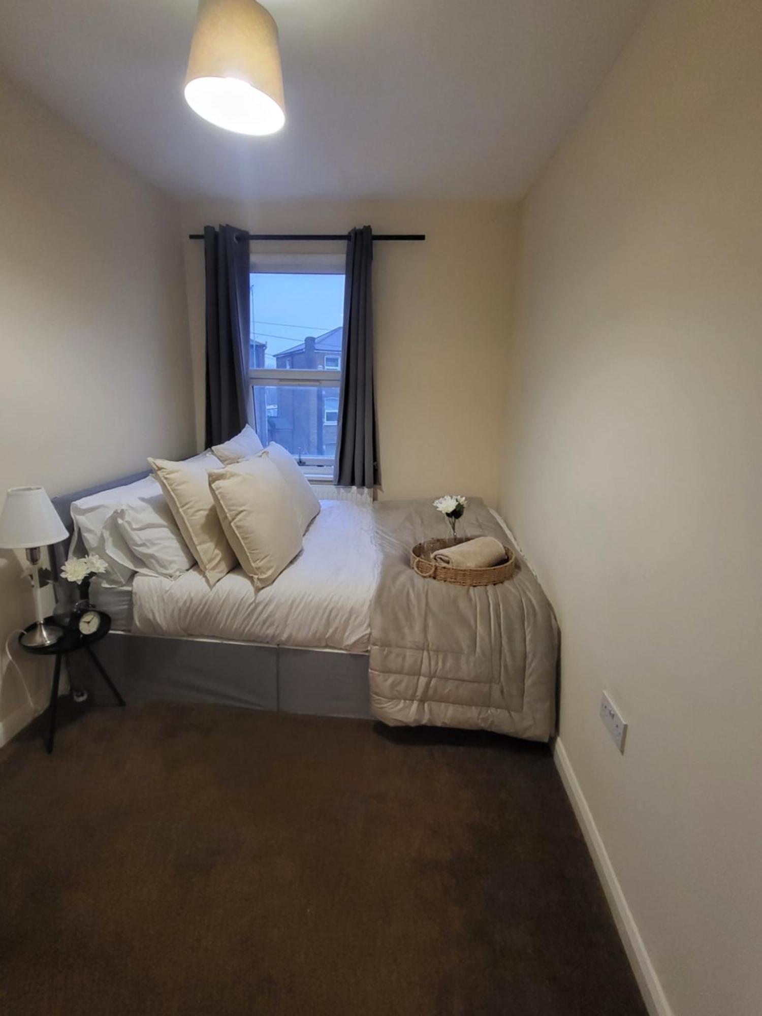 1 Double Available In Lovely Acton Duplex - 5 Minutes From Elizabeth Line & Close To Heathrow *
