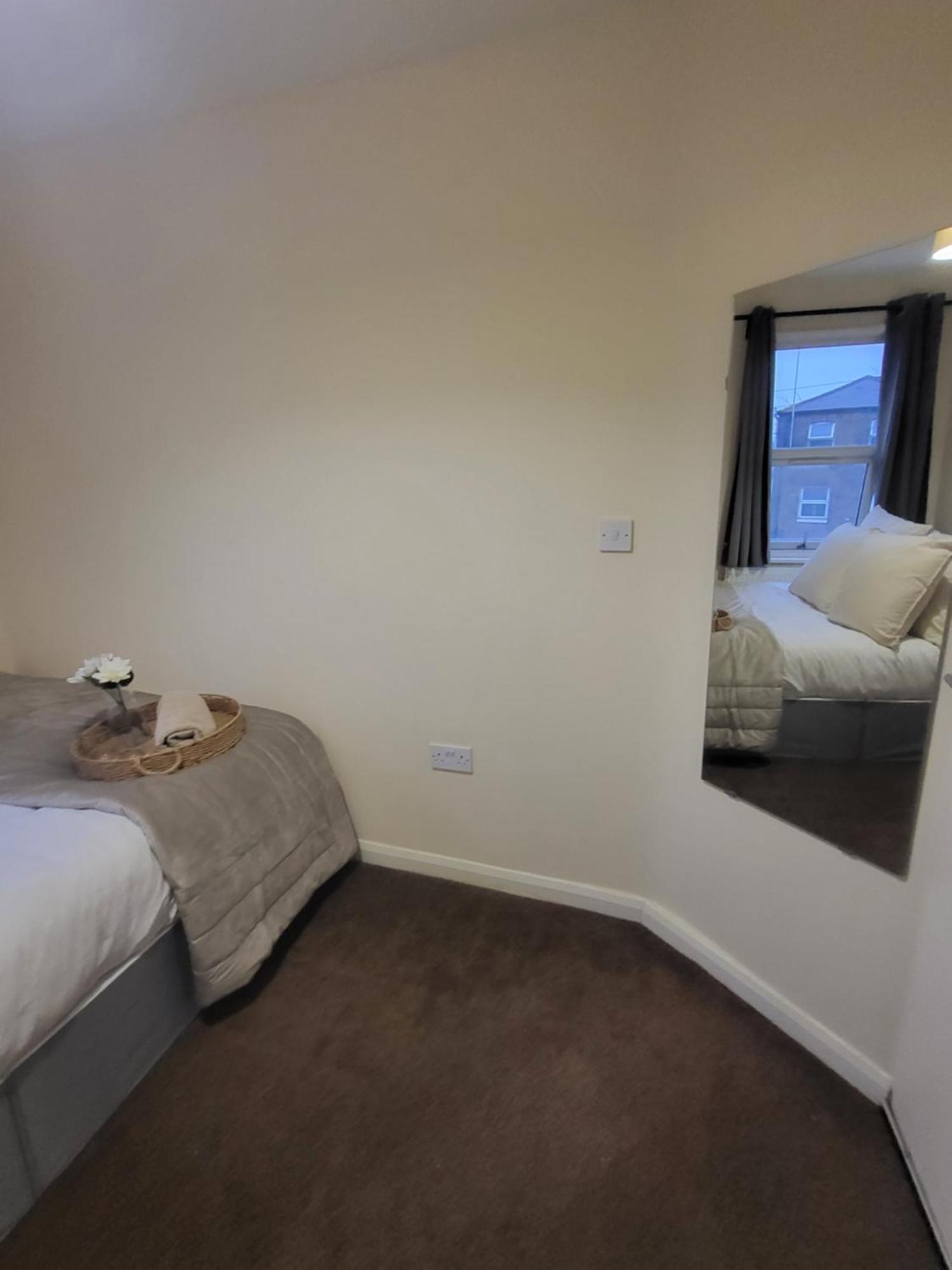 1 Double Available In Lovely Acton Duplex - 5 Minutes From Elizabeth Line & Close To Heathrow Appartamento