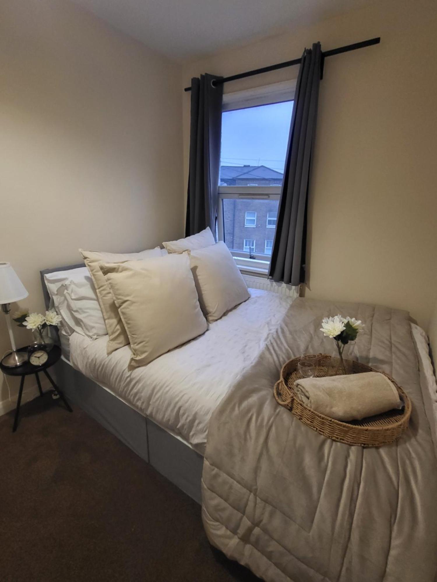 1 Double Available In Lovely Acton Duplex - 5 Minutes From Elizabeth Line & Close To Heathrow *